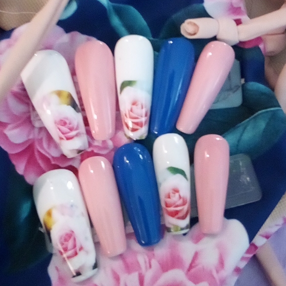 Number 3 matching nails and bikini - Picture 2 of 2